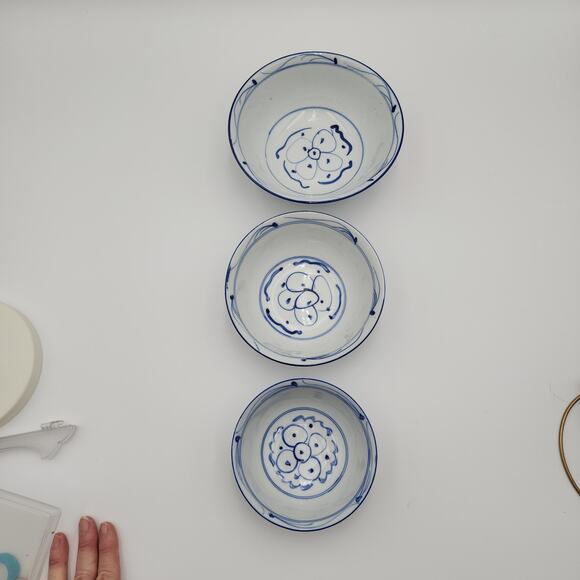 Three Hand Painted Porcelain Blue and White Nesting Chinese Rice Bowls - Picture 3 of 13